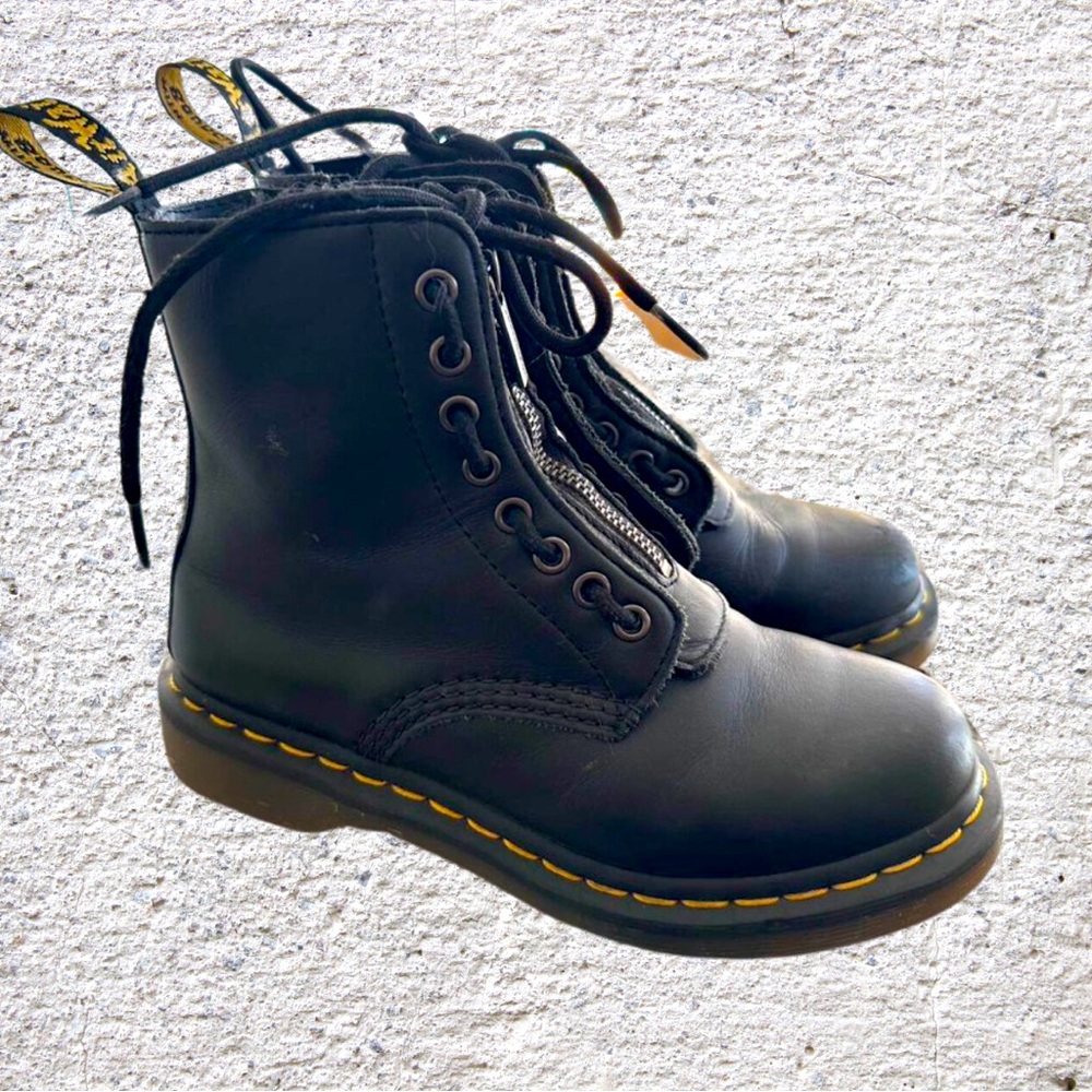 EXCELLENT Size 3 Dr. Marten’s zip on boots size 3